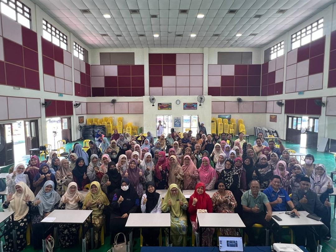 Ceramah integriti yang bertajuk “Aku Janji” sempena kursus Latihan Dalam Perkhidmatan (LADAP) anjuran Sekolah Menengah Kebangsaan Jugra (SMK Jugra) Banting