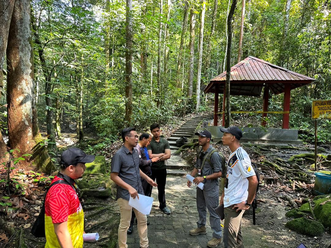 Perbincangan dan tinjauan lokasi pelaksanaan program Legasi Integriti Khazanah Alam (LeIKA) bersama Jabatan Perhutanan Negeri Selangor