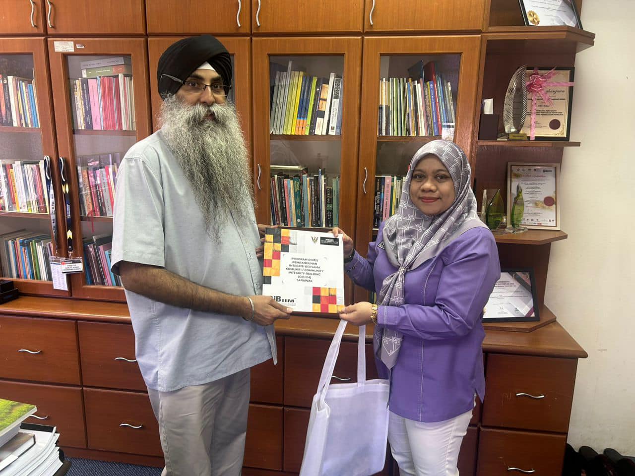 Kunjungan hormat kepada Ahli IIM, YBhg. Profesor Dr. Sarjit Singh A/L Darshan