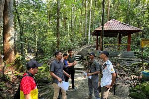 Perbincangan dan tinjauan lokasi pelaksanaan program Legasi Integriti Khazanah Alam (LeIKA) bersama Jabatan Perhutanan Negeri Selangor